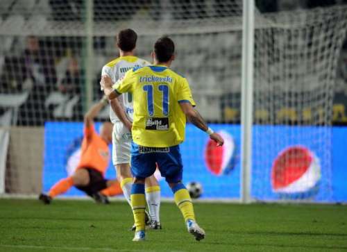 Ivan Trickovski shortly after his first goal; photo: apoelfc.com.cy